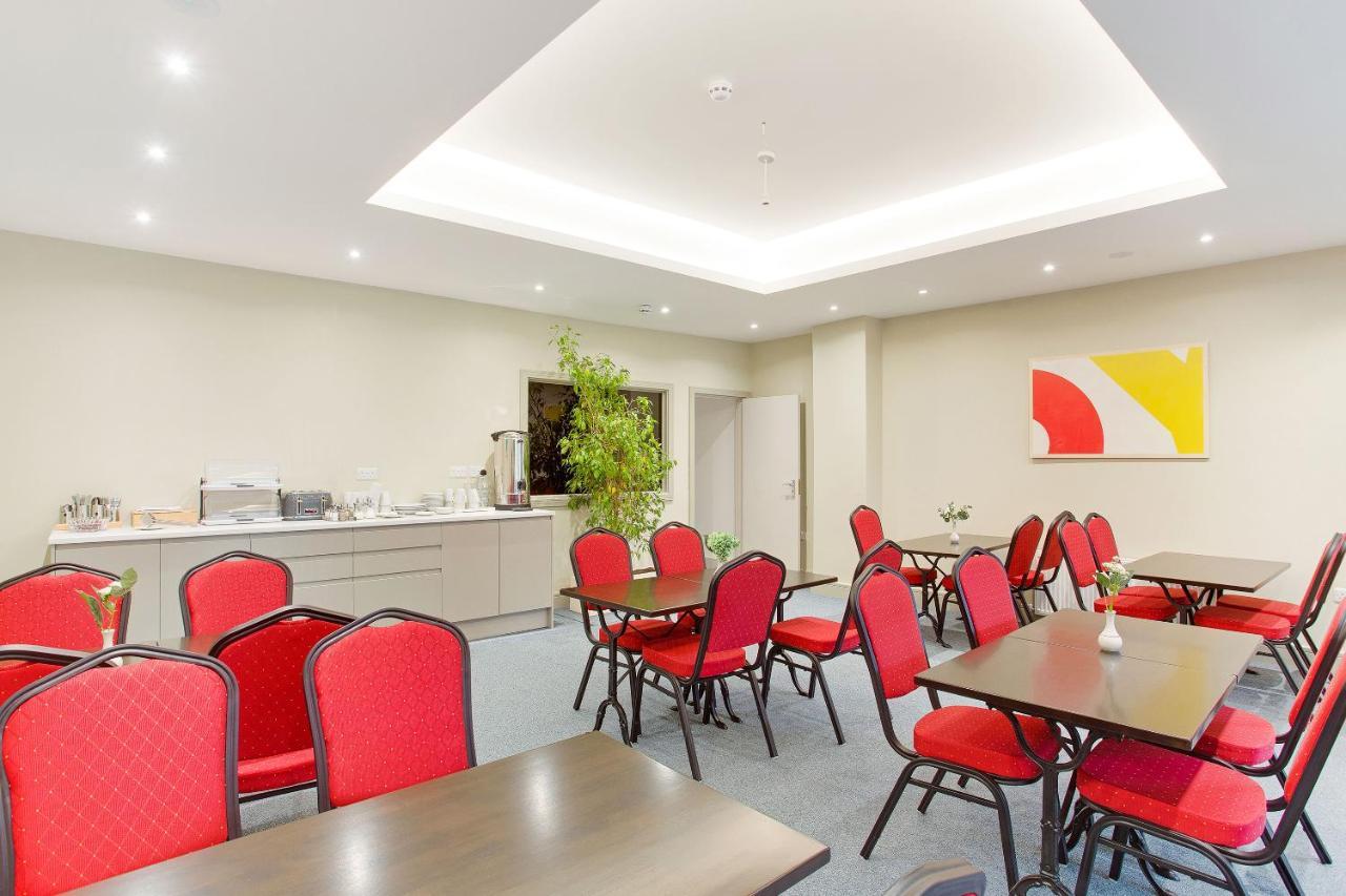 Civic Hotel Hounslow Buitenkant foto